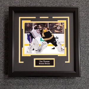 Tim Thomas Unsigned 8x10 (0613)