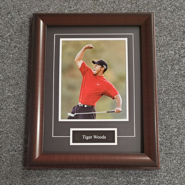 Tiger Woods Unsigned 8x10 (0483)