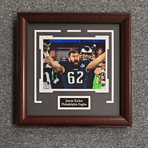 Jason Kelce Unsigned 8x10 (0637)