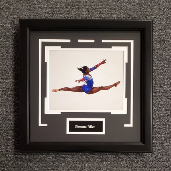 Simone Biles Unsigned 8x10 (0700)