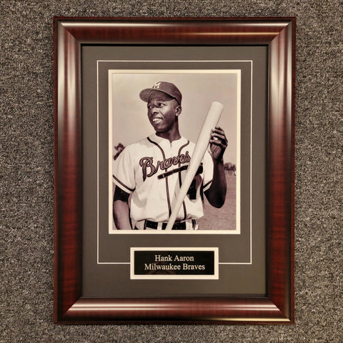 Hank Aaron Unsigned 8x10 (0335)