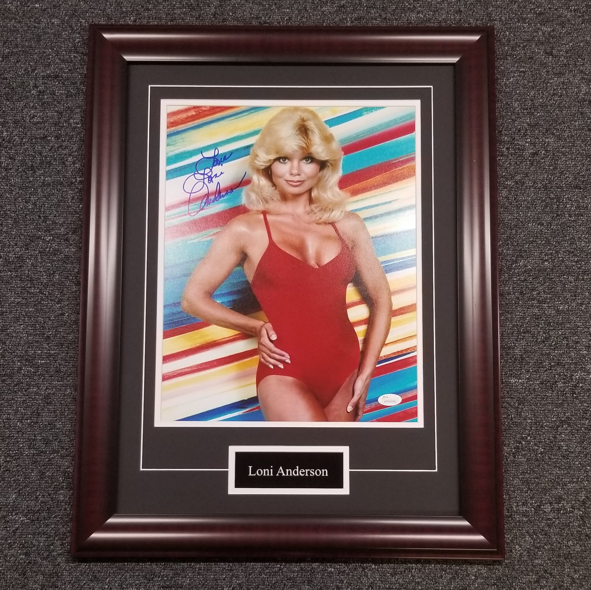 Loni Anderson Signed 11x14